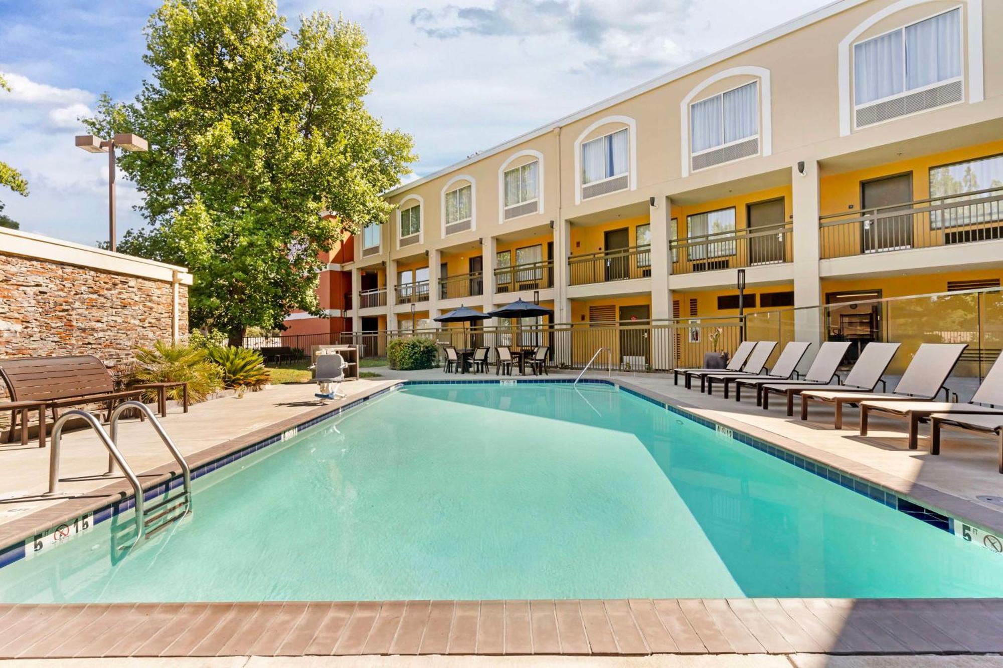 Best Western Plus Rancho Cordova Inn Buitenkant foto